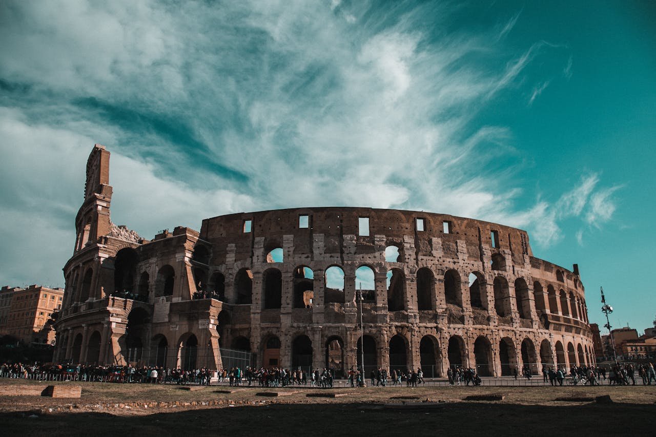 about-01 Stunning view of the Colosseum in Rome showcasing its ancient architecture and historic grandeur.